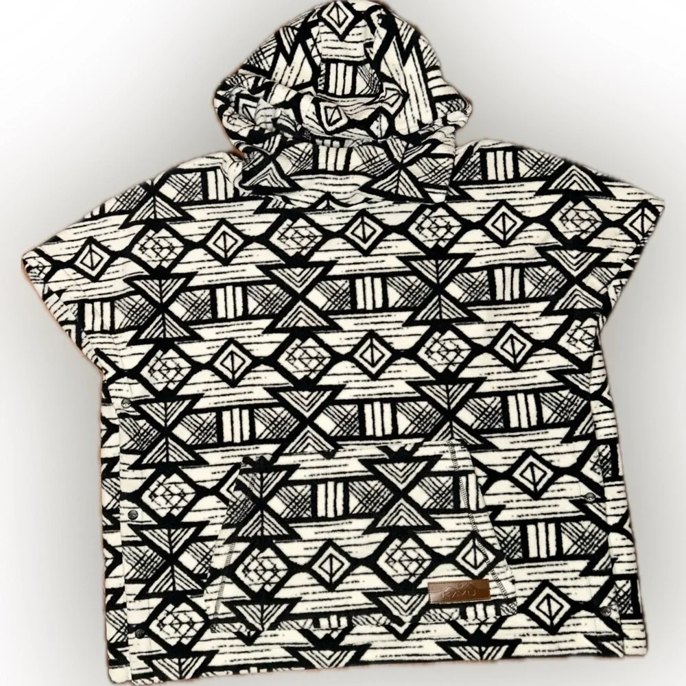 Kavu Girls Little Seeker Black White Geometric Print Fleece Snap Poncho Hoodie L